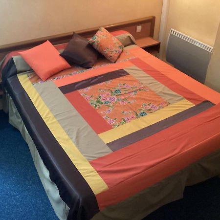 לינה וארוחת בוקר Bedous Chez Michel מראה חיצוני תמונה