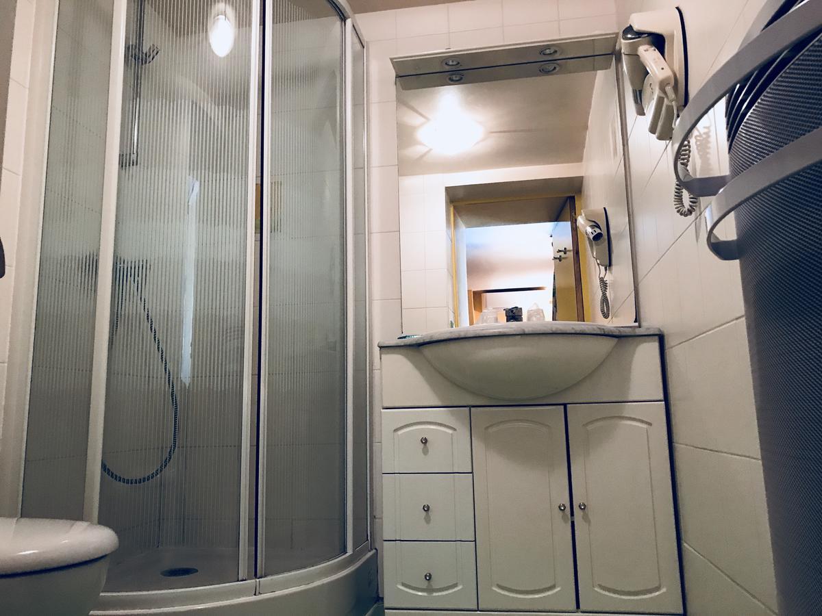 לינה וארוחת בוקר Bedous Chez Michel מראה חיצוני תמונה
