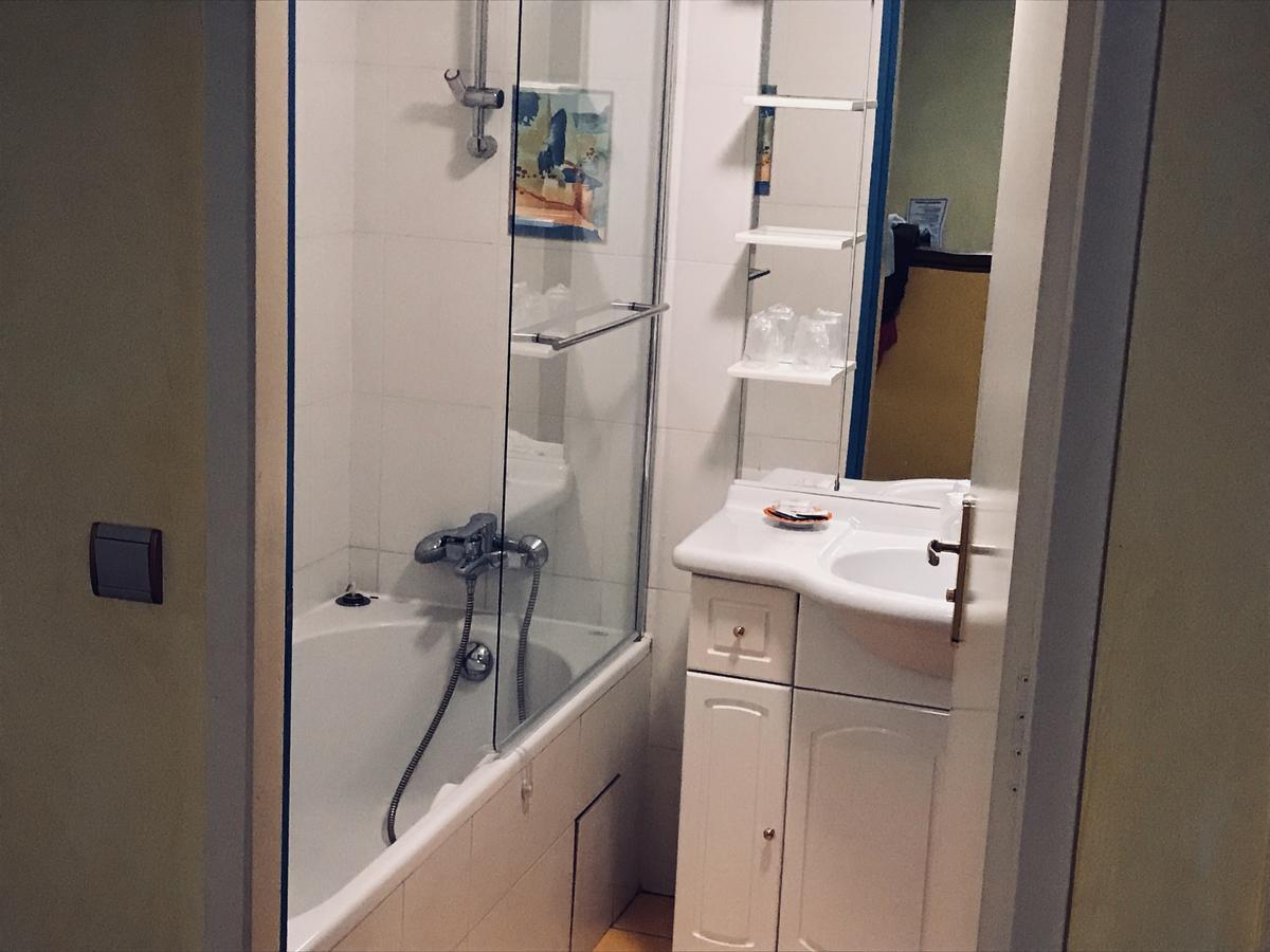 לינה וארוחת בוקר Bedous Chez Michel מראה חיצוני תמונה